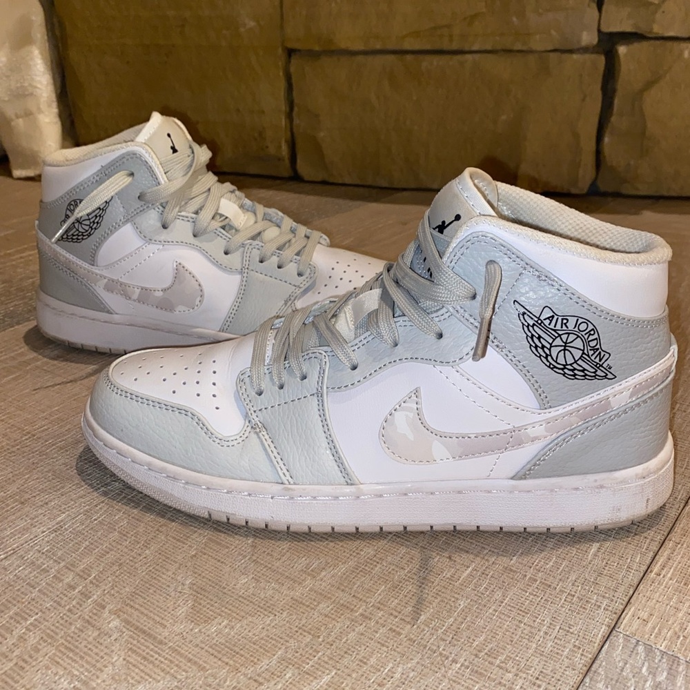Mid White Camo Jordan 1’s, US 8, barely worn